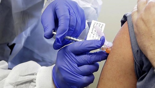 接种新冠疫苗可有效降低老年人重症风险